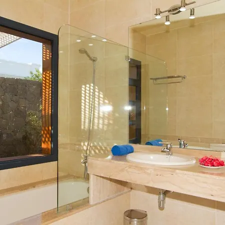 Sun Grove & Villa Playa Blanca (Lanzarote)