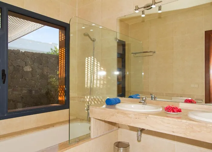 Sun Grove & Villa Playa Blanca (Lanzarote)